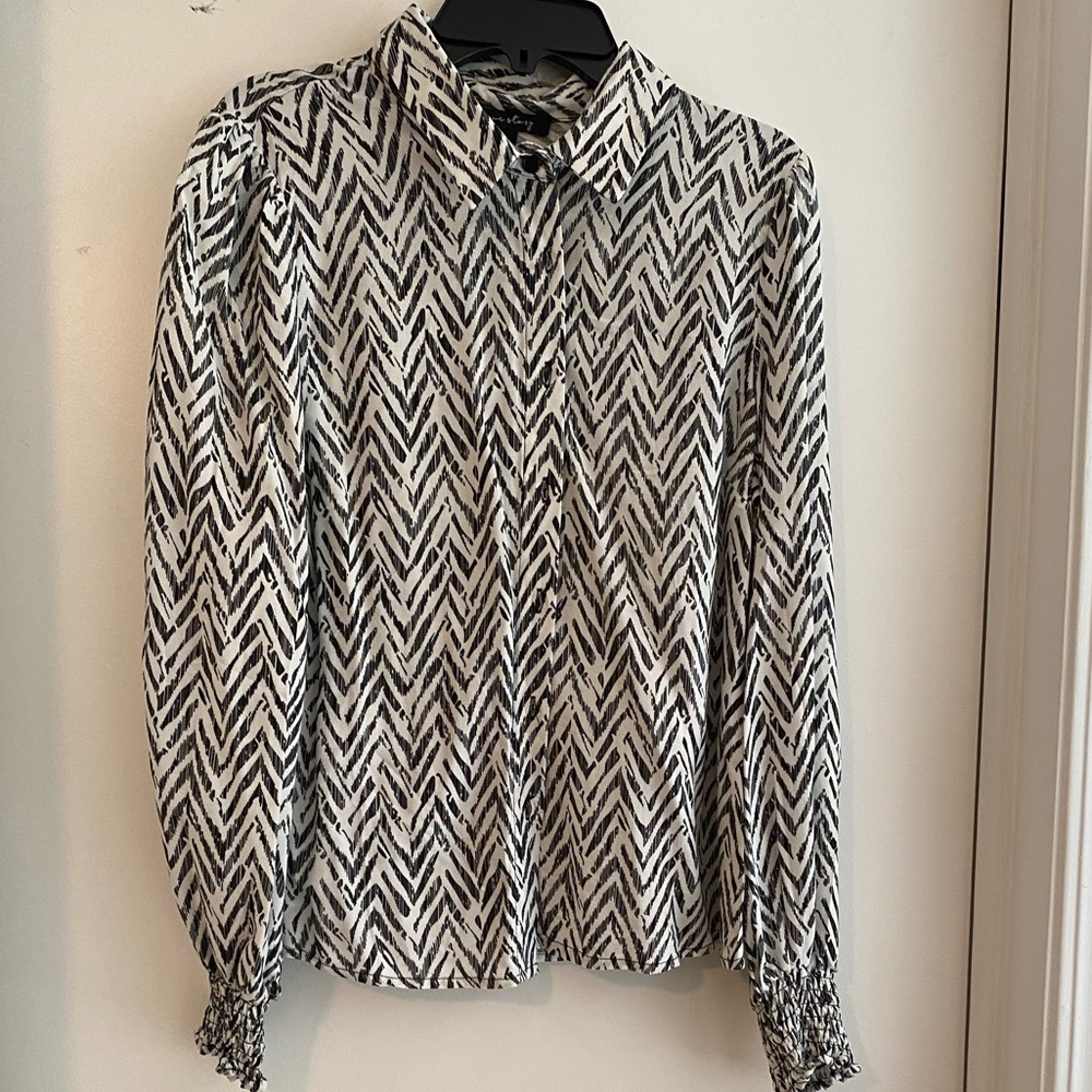 Rayon Blouse. NWT. Size medium.